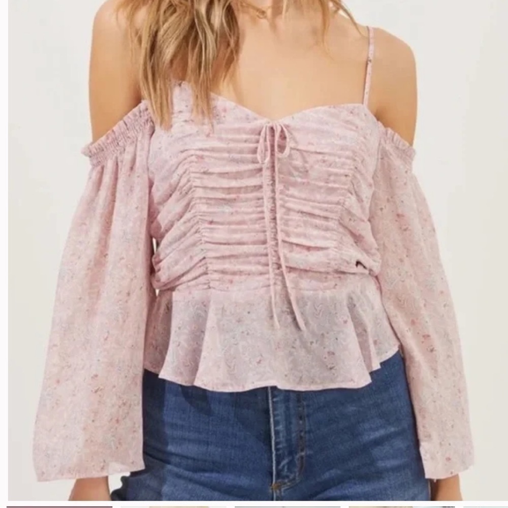 ASTR the label size medium dusty pink floral peplum cold shoulder top
